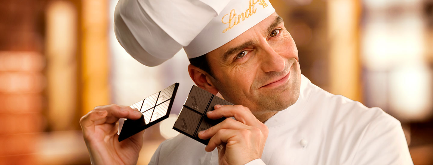 Lindt Maître breaks chocolate